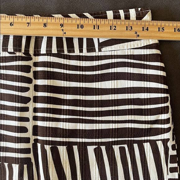 Ann Taylor Chic Brown and White Striped Pencil Skirt Size 2 Animal Print Zebra - Picture 3 of 9